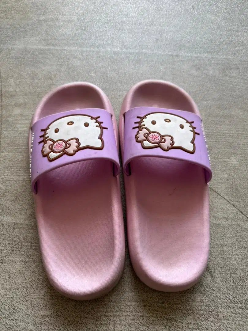 Sendal Hello Kitty anak