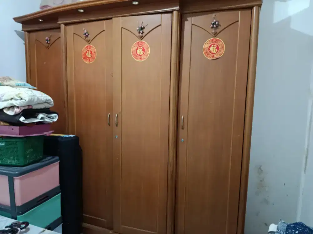 Dijual lemari 4 pintu