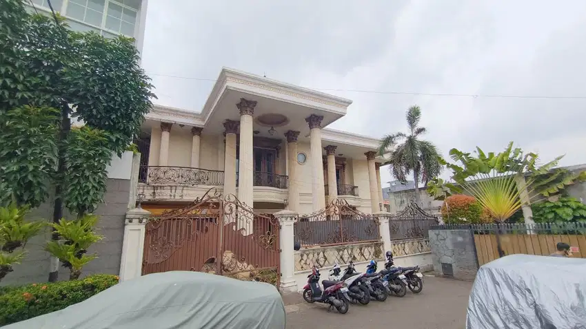 Rumah Mewah klasik ditengah Kebayoran Baru 750m dari Pangeran Antasari