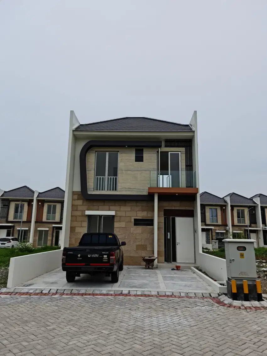 Rumah Greenland Gresik 2 Lantai Hadap Timur