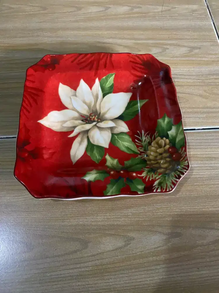 Piring keramik antik