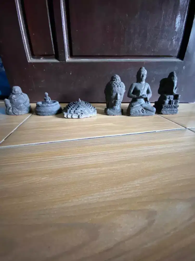 Patung miniatur candi Borobudur asli jogja