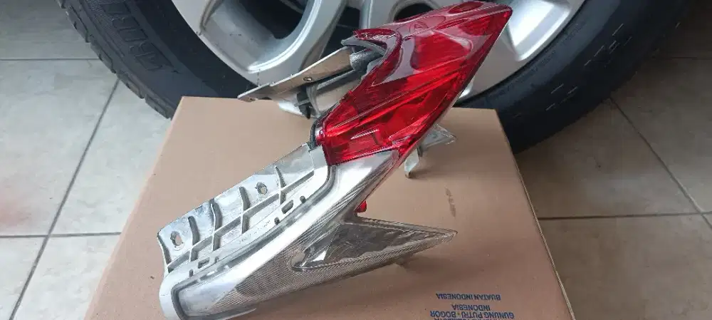 REFLEKTOR + MIKA LAMPU STOP BELAKANG VARIO TECHNO 125 OLD ORIGINAL