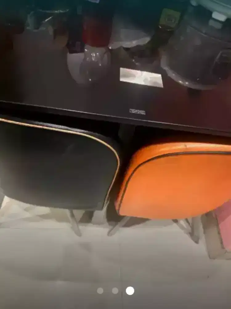 Meja makan 4 kursi bekas