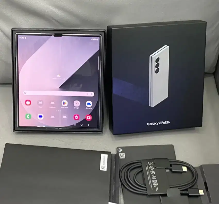 Samsung Galaxy zfold6 RAM 12/512GB silver  resmi