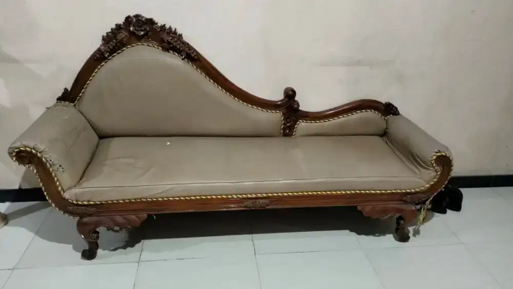 Sofa Panjang Ukir Bekas