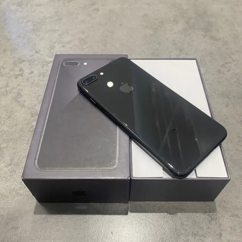 Iphone 8 plus 64gb lengkap normal
