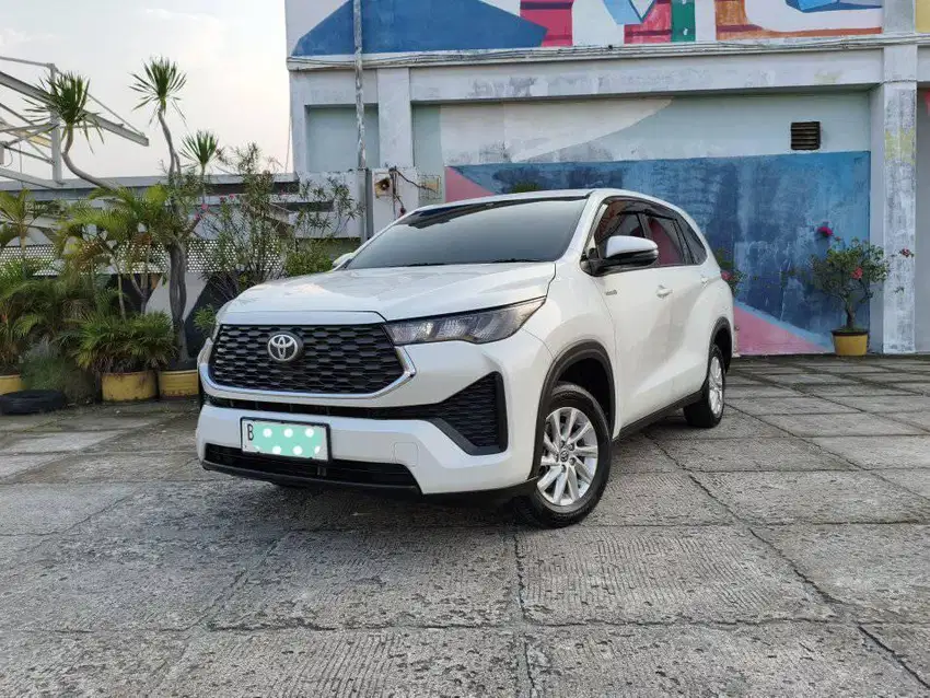 INNOVA ZENIX HYBRID 2023