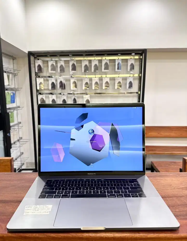 MacBook Pro 15 inch 2019, Core i7, RAM 16, SSD 256 GB