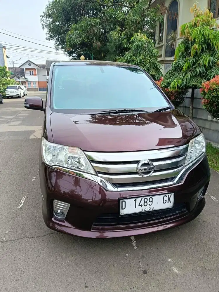 Nissan Serena HWS 2013, Maroon