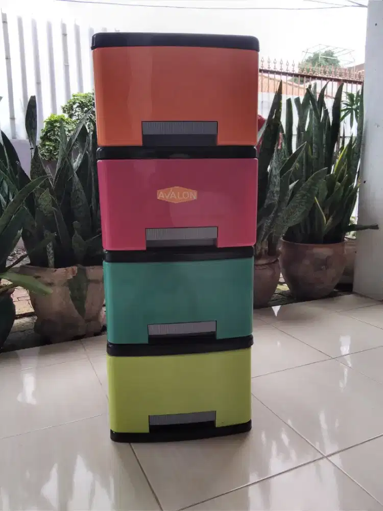 Dijual lemari kabinet Drawer 4 susun Merk Avalon