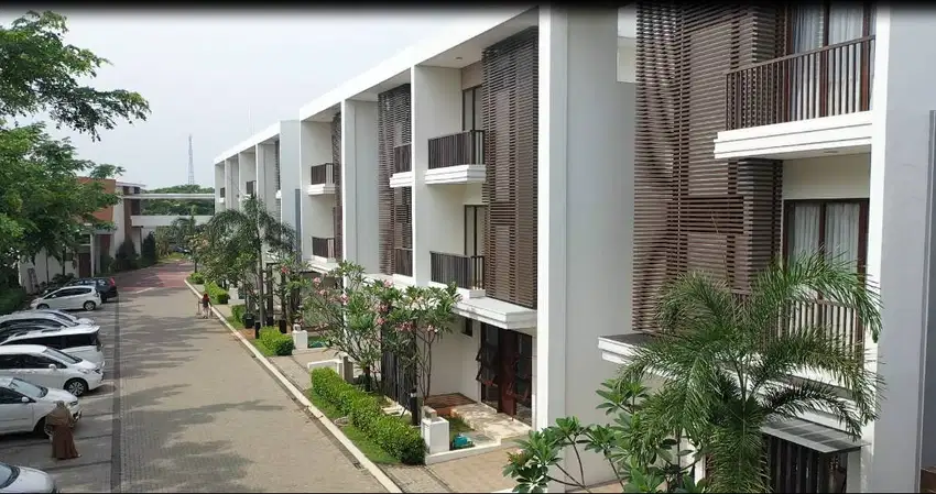Sewa Rumah nyaman tahunan, View Danau di BSD Serpong, Tangerang