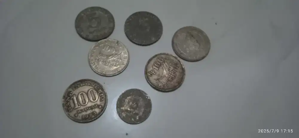 Uang Koin 100 dan 5 rupiah