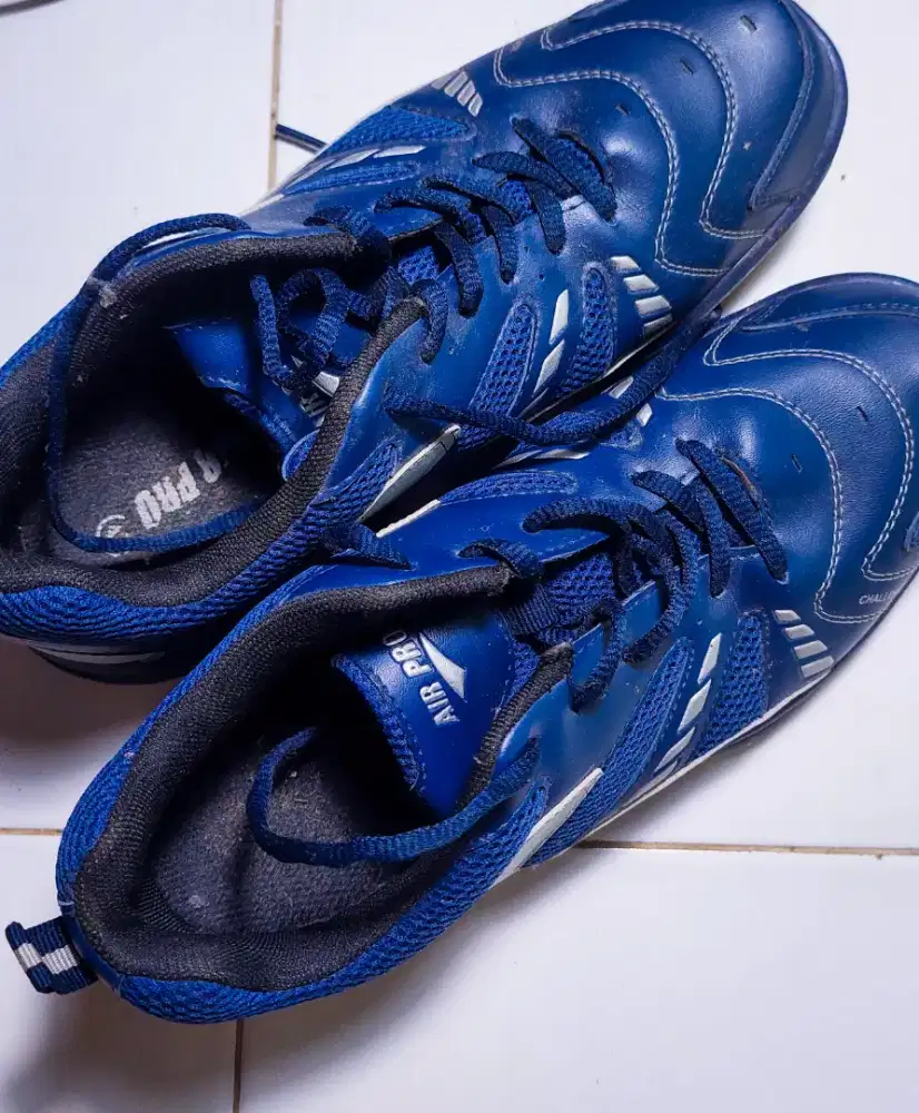 Sepatu badminton air pro
