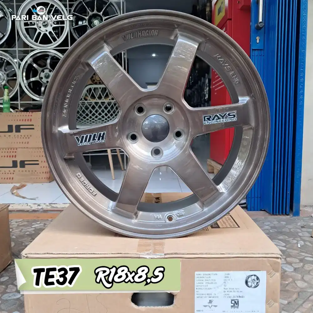 Rays TE37 Ring 18x8,5 pcd. 5x114,3 et. 42 Nano Brush Grey