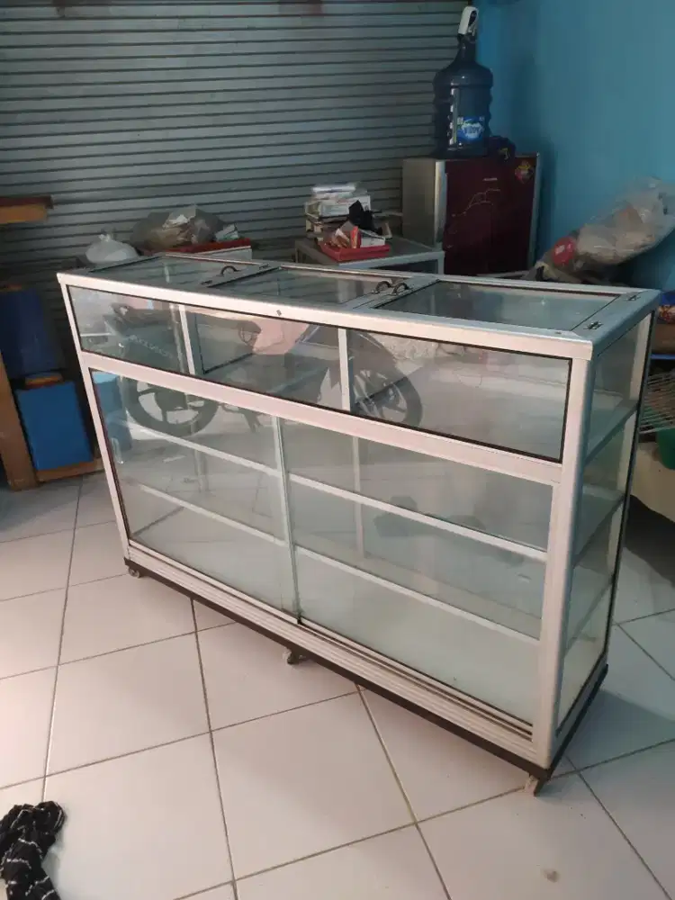 Etalase beras madura