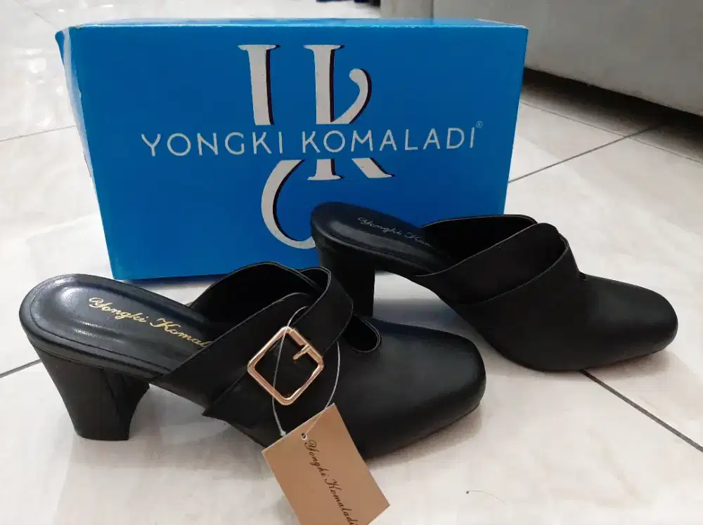 Sandal high heel Yongky Komaladi Hitam 37