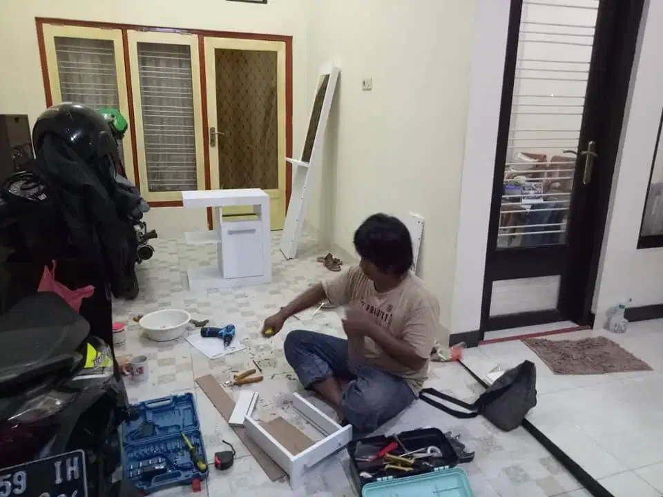 jika bingung merakit lemari funitur rak dan lainya kami bisa