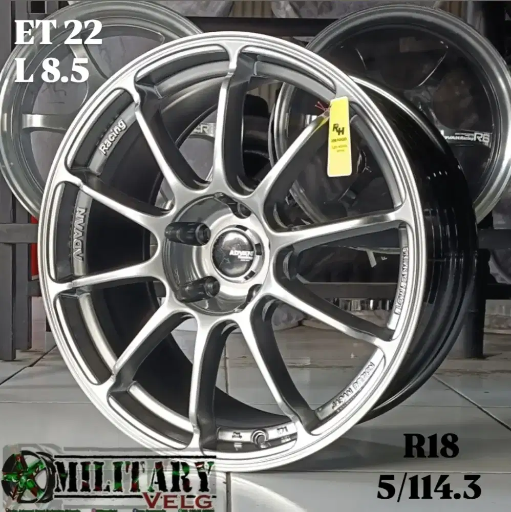 Advan Flowforming R18 Hyperblack