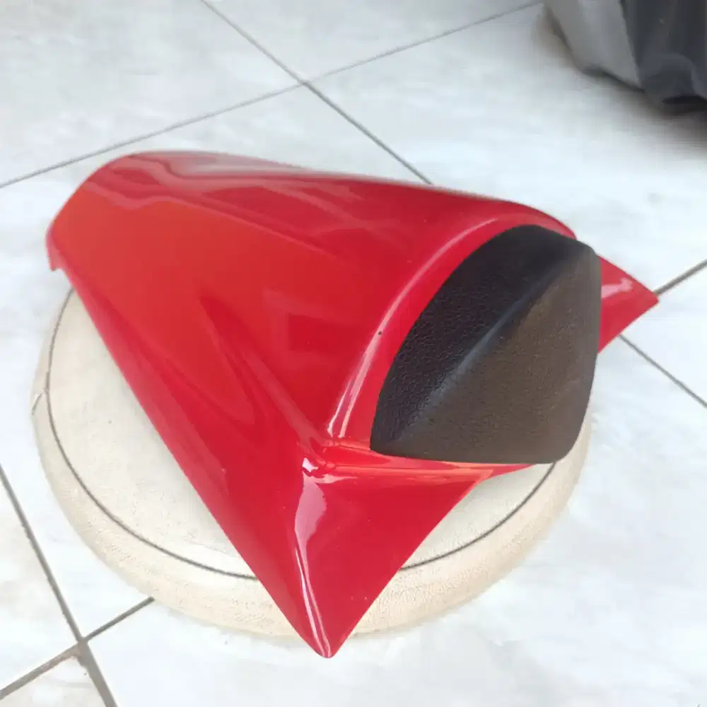 Red Rear Seat Kawasaki 250 Karbu