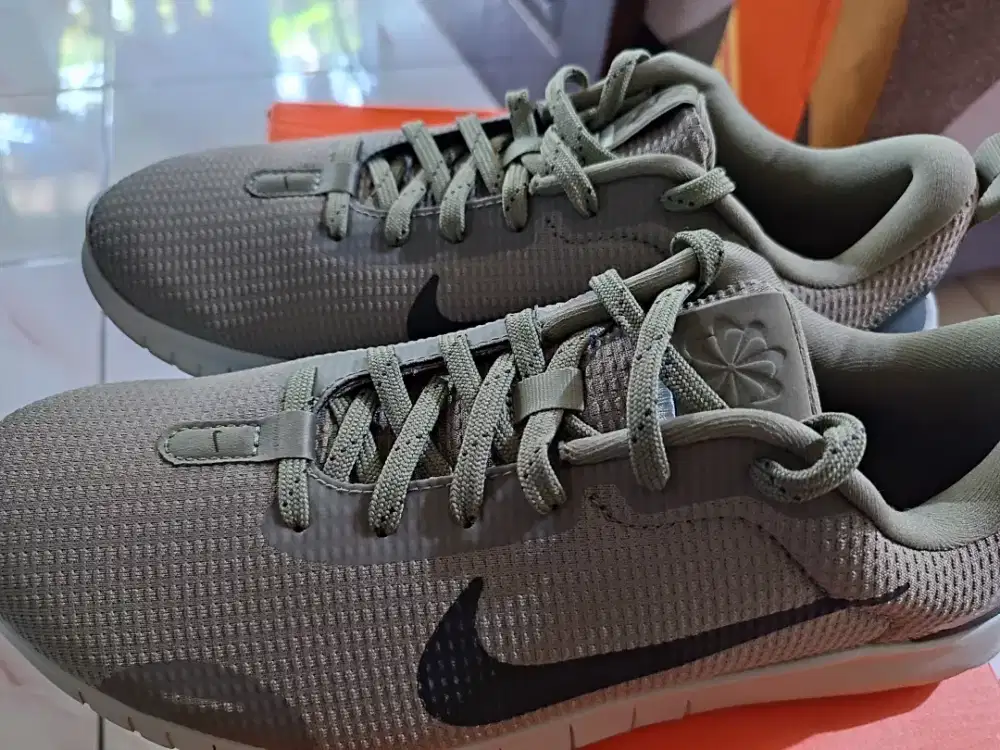 Nike Flex Experience 12