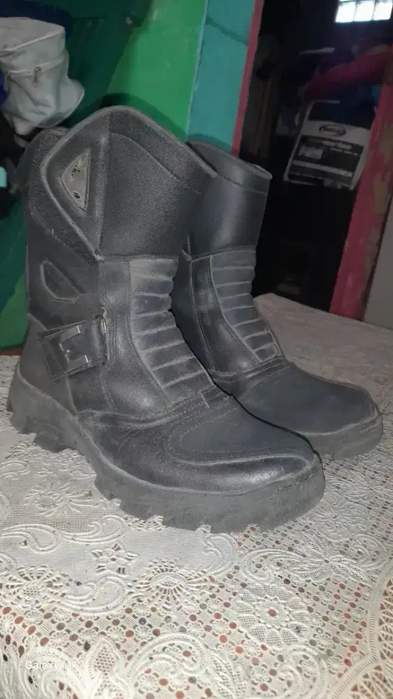 Sepatu Touring size 40