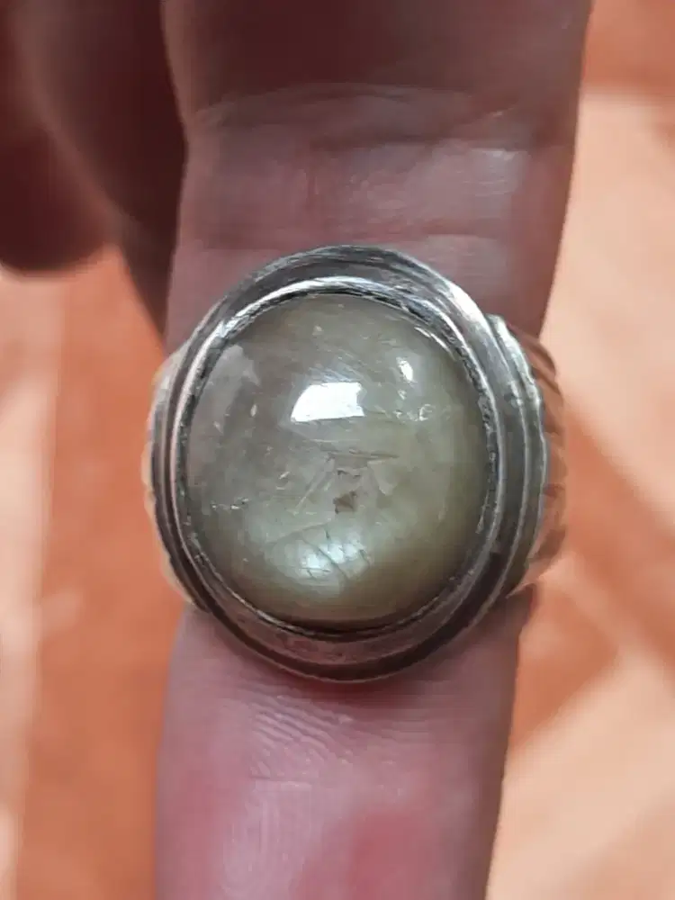 Natural star green safir .