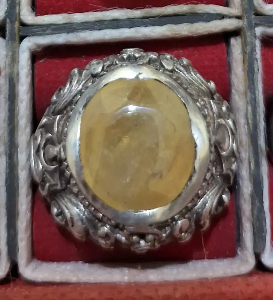 Natural yellow safir perak bali.