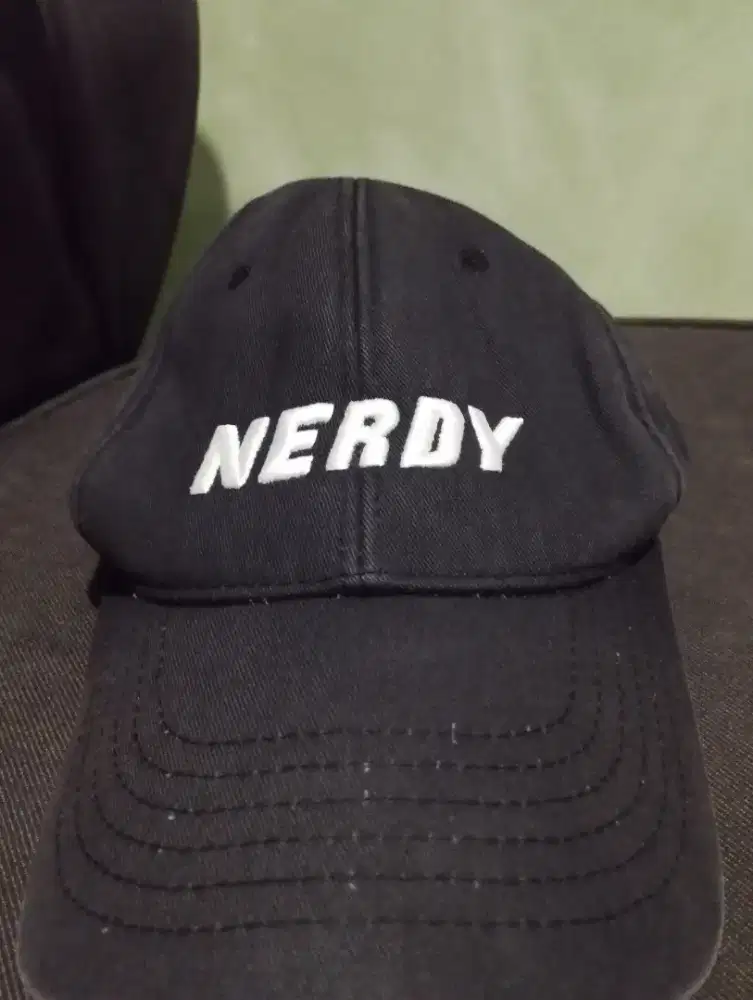 Topi Nerdy Hitam