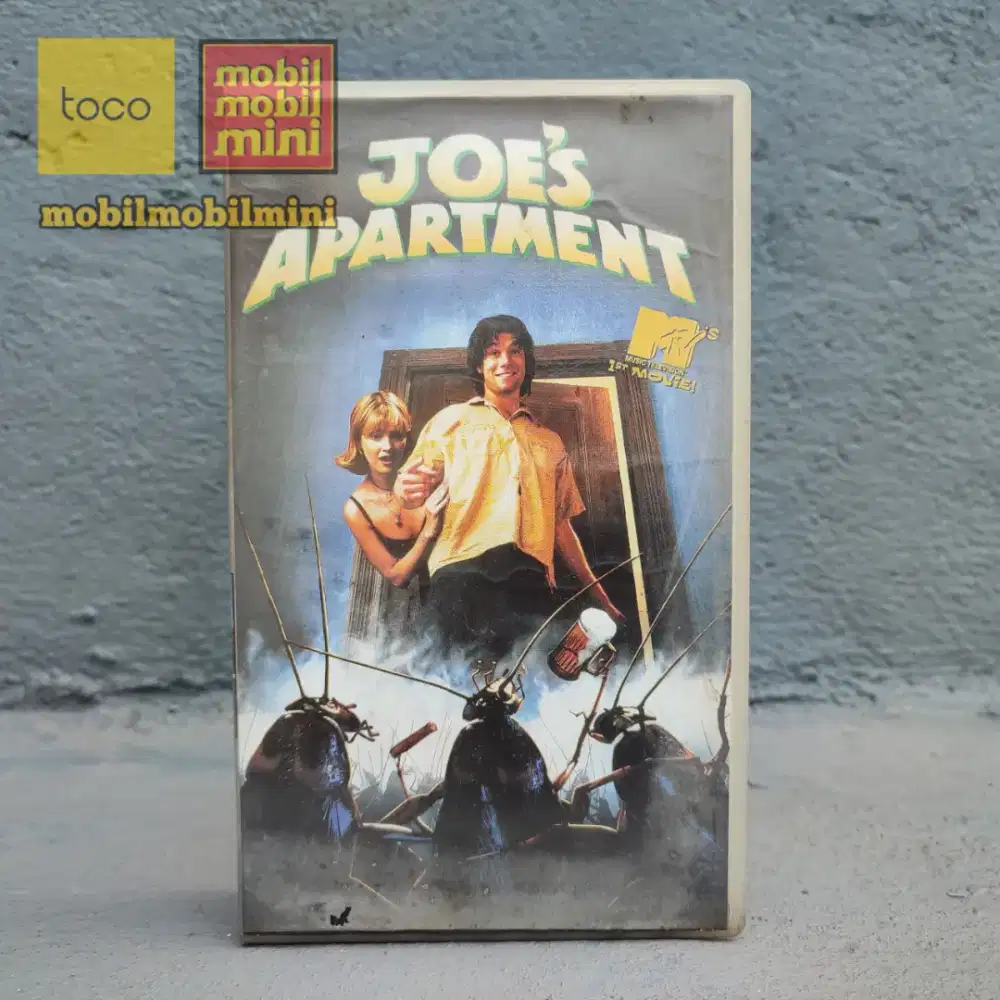 Kaset Video VHS JOE'S APARTMENT (Display Only)
