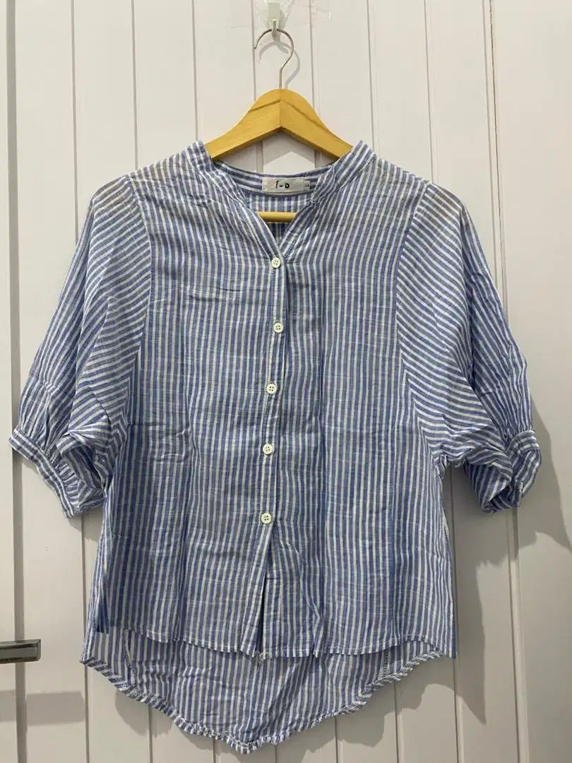 atasan salur biru