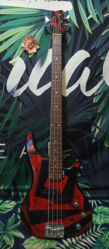 Gitar bass elektrik bekas