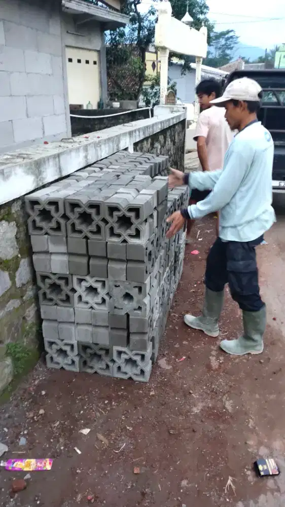 pengrajin bata roster garut