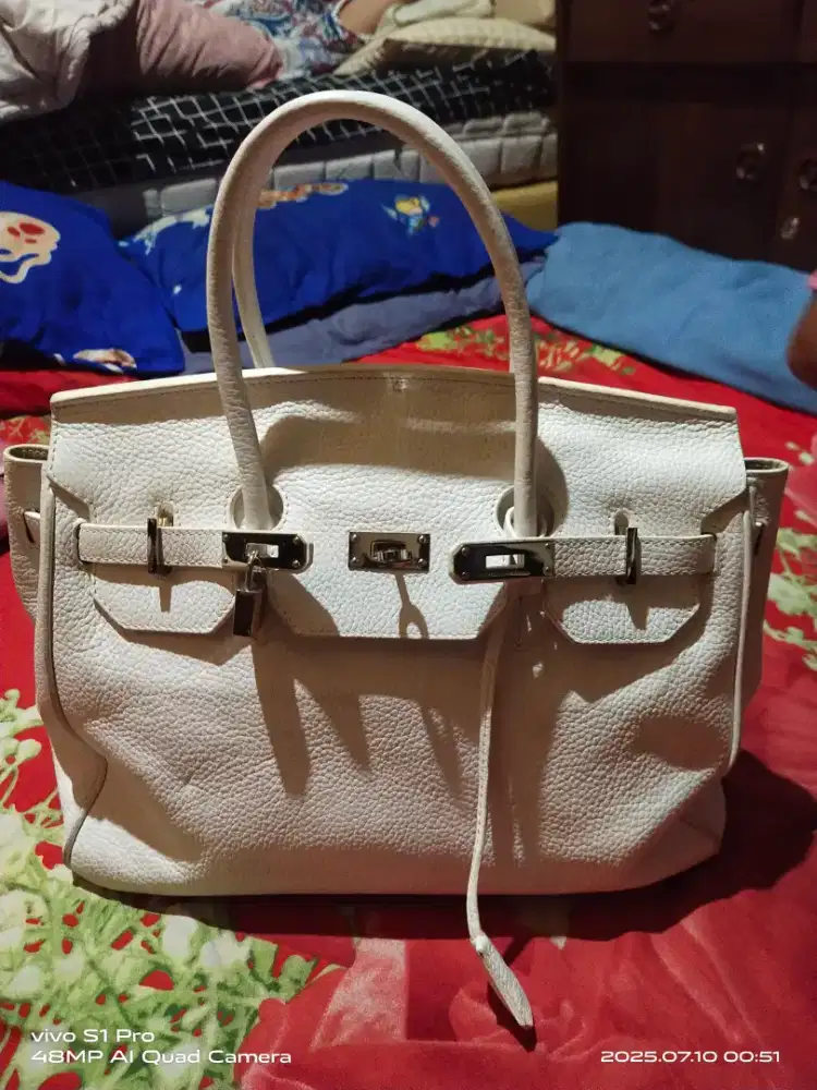 Tas jinjing wanita merk Hermes