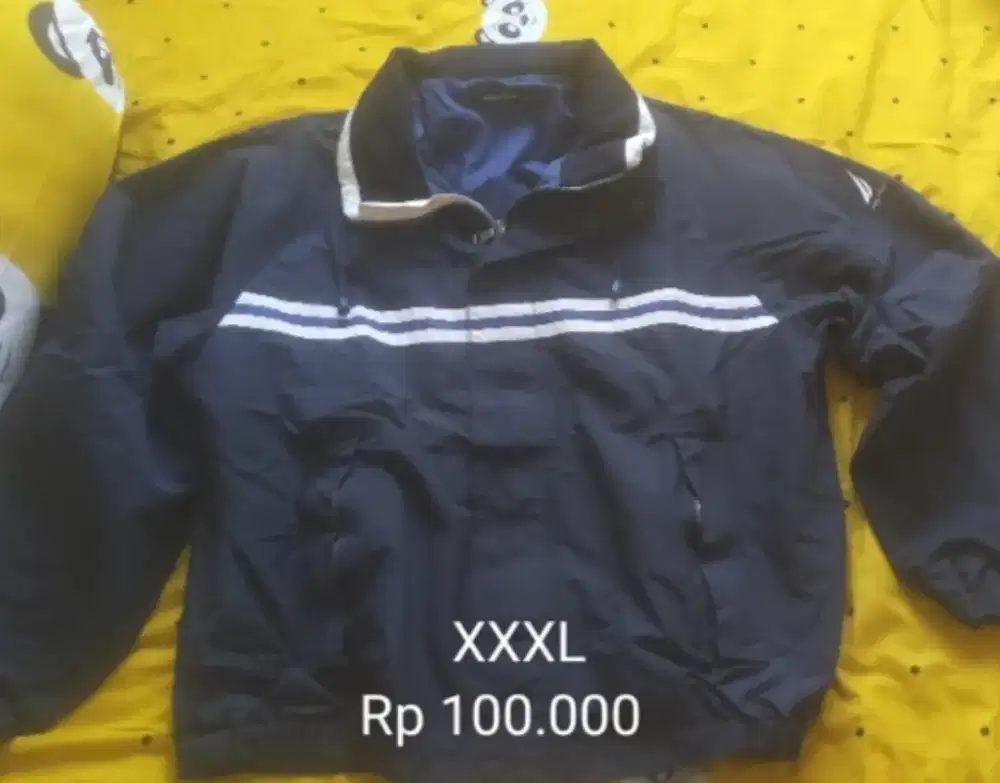 Jaket hitam ukuran XL