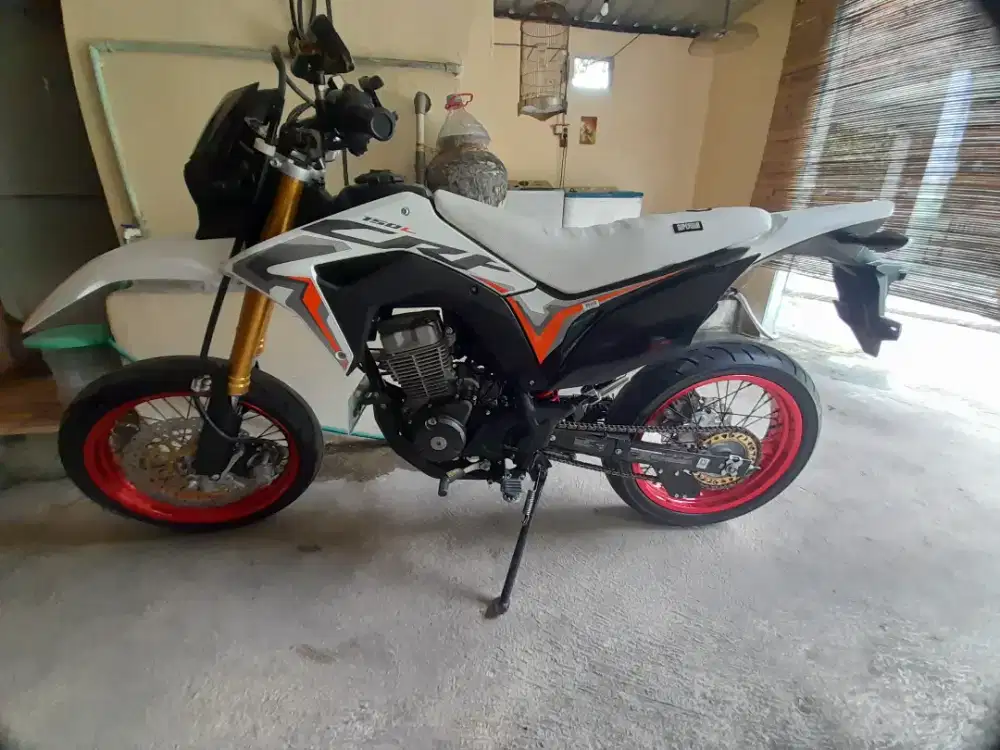 CRF 150L thun  2023 Plat AD klaten
