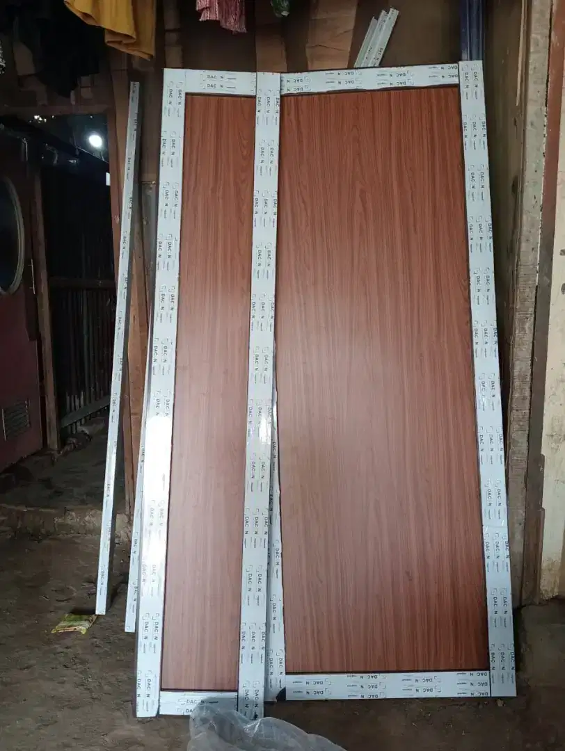 Jual kusen pintu satu dan pintu Dua dari bahan aluminium dan kayu