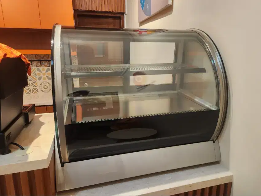 Bekas rasa Baru - GEA Cake Showcase Curved Glass - Display Kue 115L