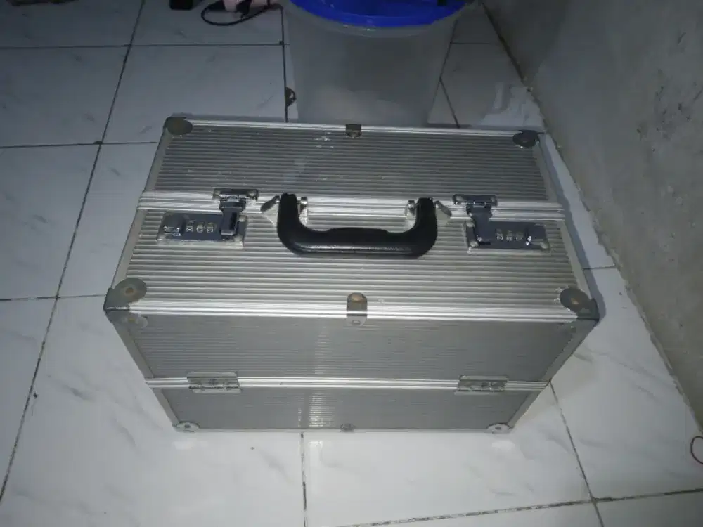 Kotak tas makeup