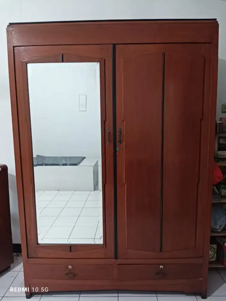 Lemari kayu Jati model Betawian