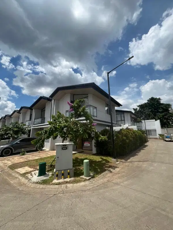 Rumah Hoek Baru Siap Huni di Cendana Lippo Karawaci