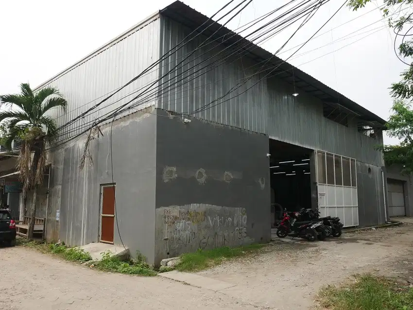 Gudang Siap Pakai, 2 Lt, Hoek,barat dan Utara,di Kompleks Kaveling Dpr