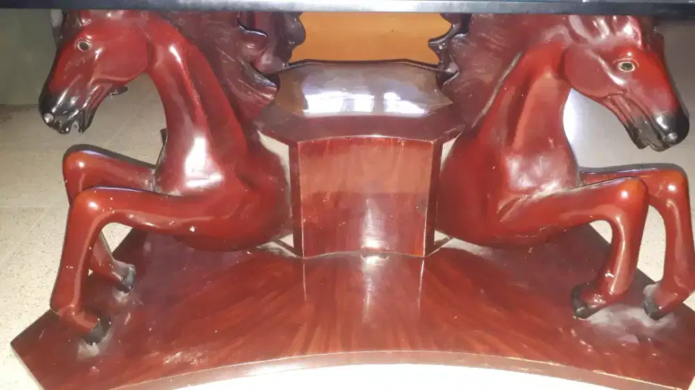 Meja Kaca Kayu Jati Patung Kuda