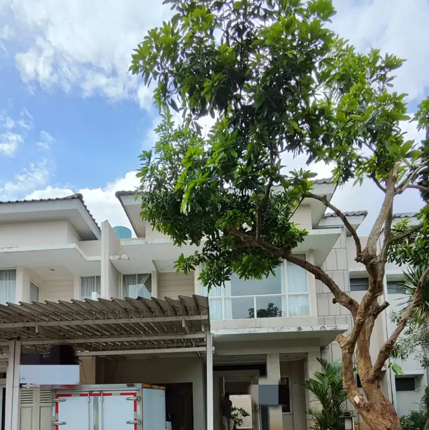 Dijual Rumah Mewah dan Besar di Goldfinch Gading Serpong