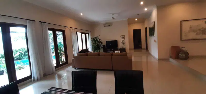 Rumah kolam renang luas siap huni Semi furnished Kemang Jak-Sel  084