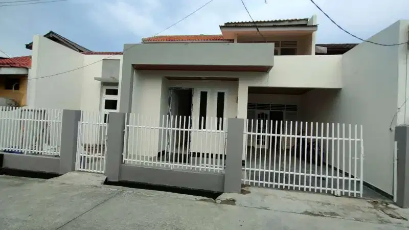 Rumah baru renov siap huni  lokasi sangat strategis