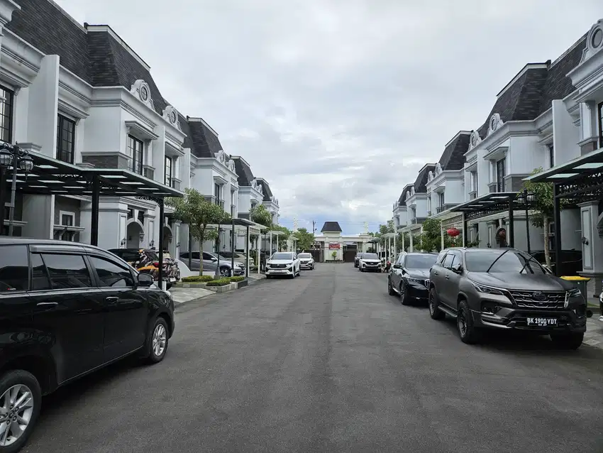 Rumah jual rugi Mewah daerah sunggal