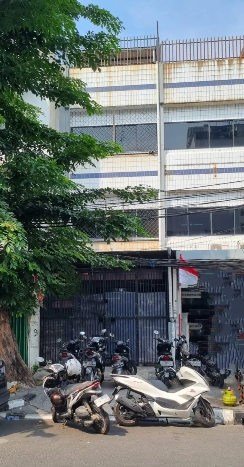 Ruko grogol 3.5 lantai dipinggir jalan besa cocok untuk kantor/resto