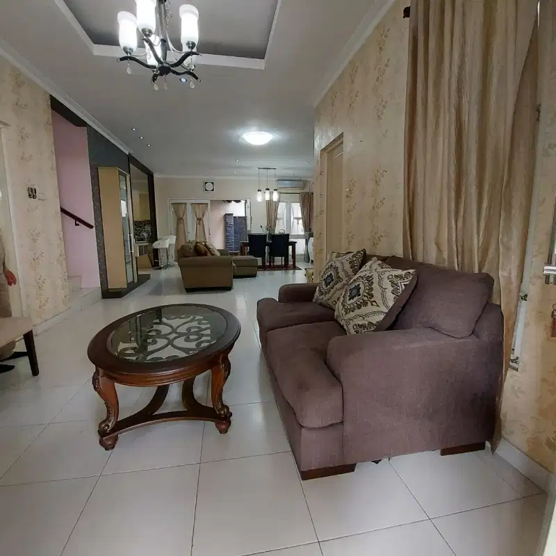 RUMAH 2 lantai  di KOTA WISATA, Rapih dan Siap Huni