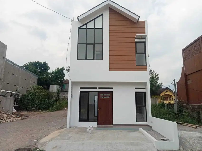Kesempatan Langka! Rumah 2 Lantai dengan Harga Terjangkau di Pasir Im